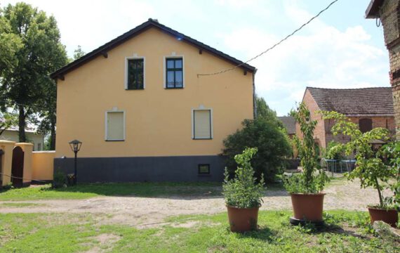 Giebel mit Bauernhaus