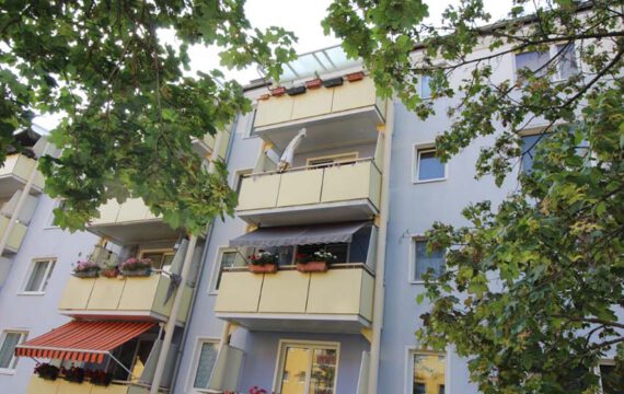 Rückansicht mit Balkon